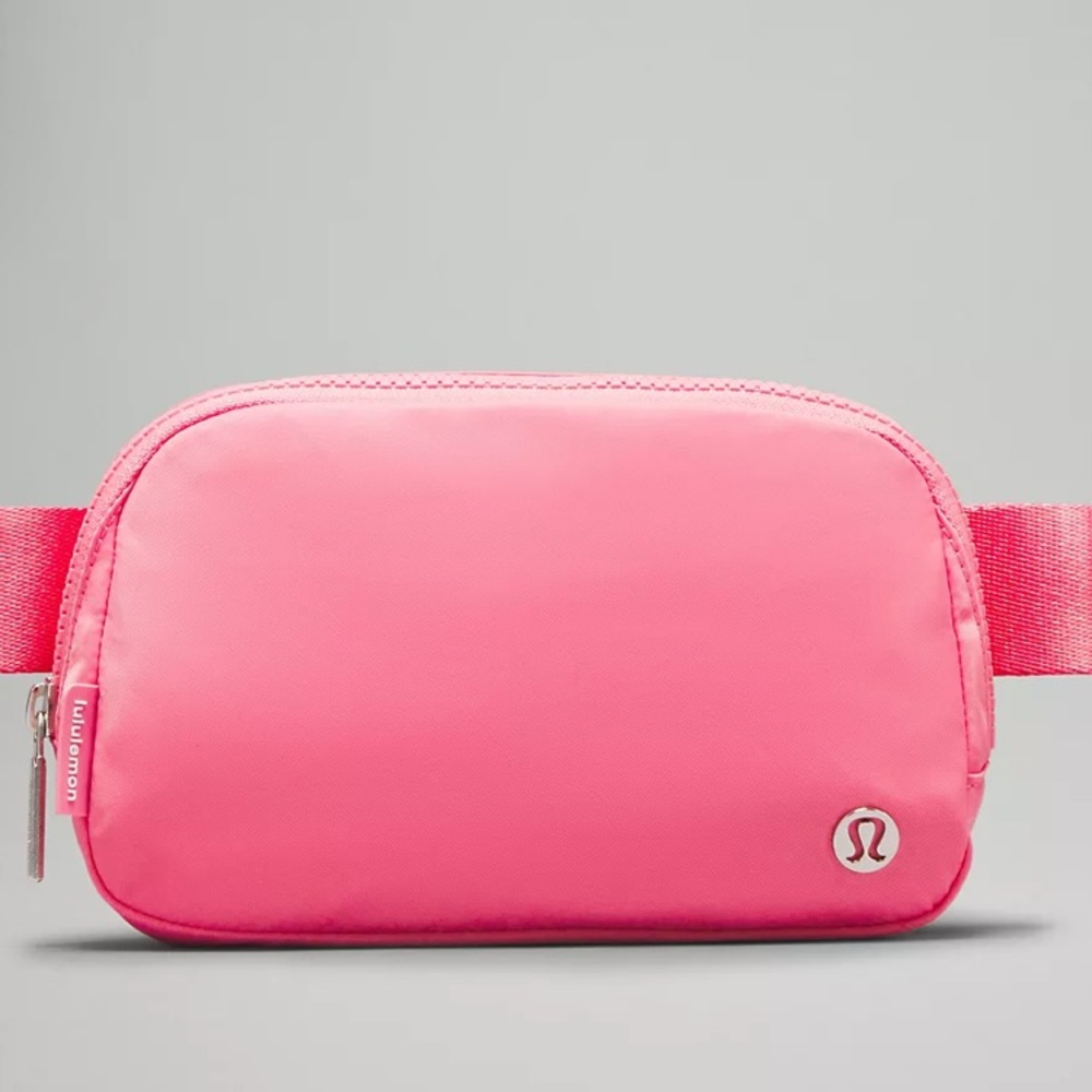 Discontinued Lipstick pink Everywhere Belt Bag 1L lululemon